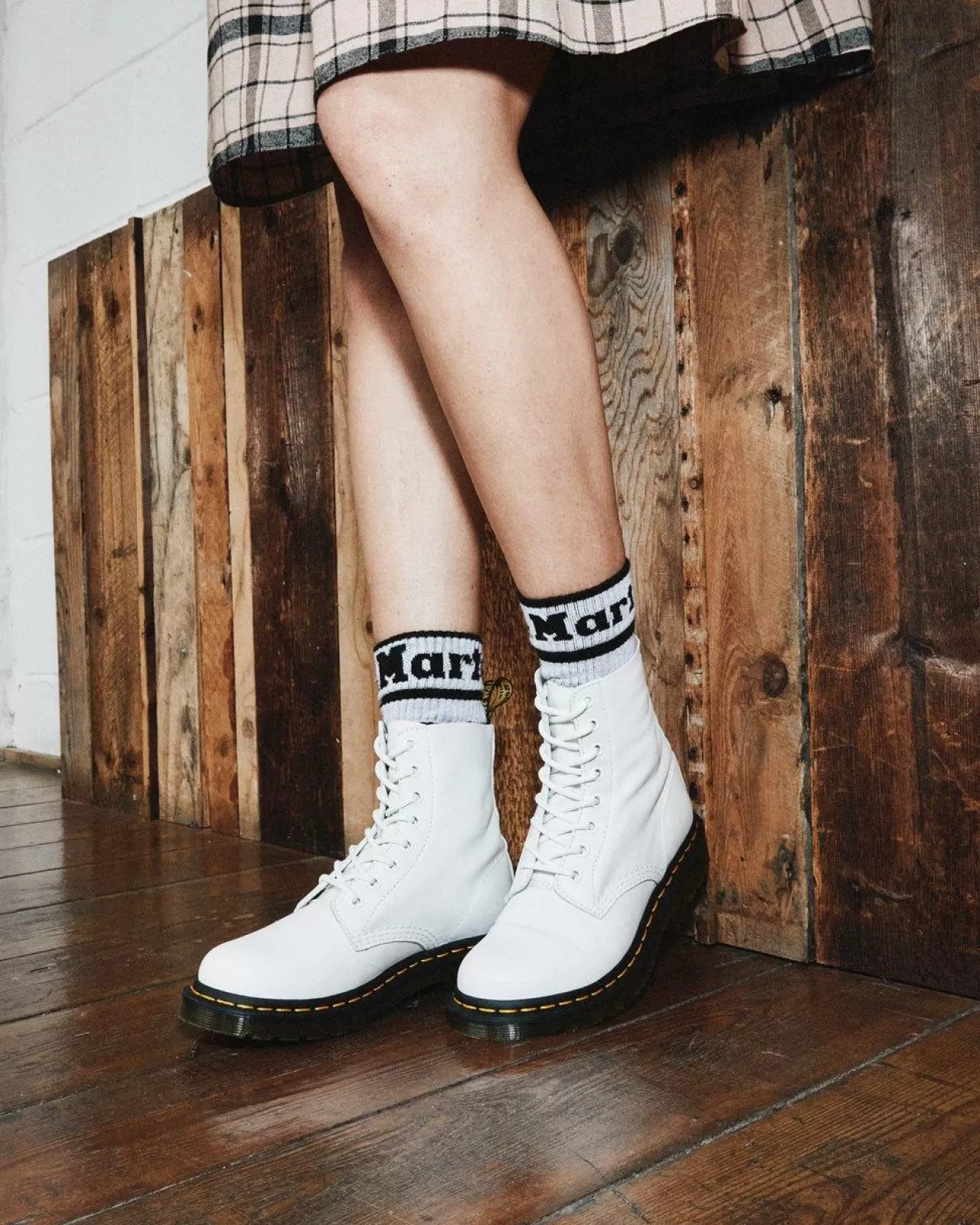 Sale | Originals^Dr. Martens 1460 Women's Pascal Virginia Leather Boots White — Virginia