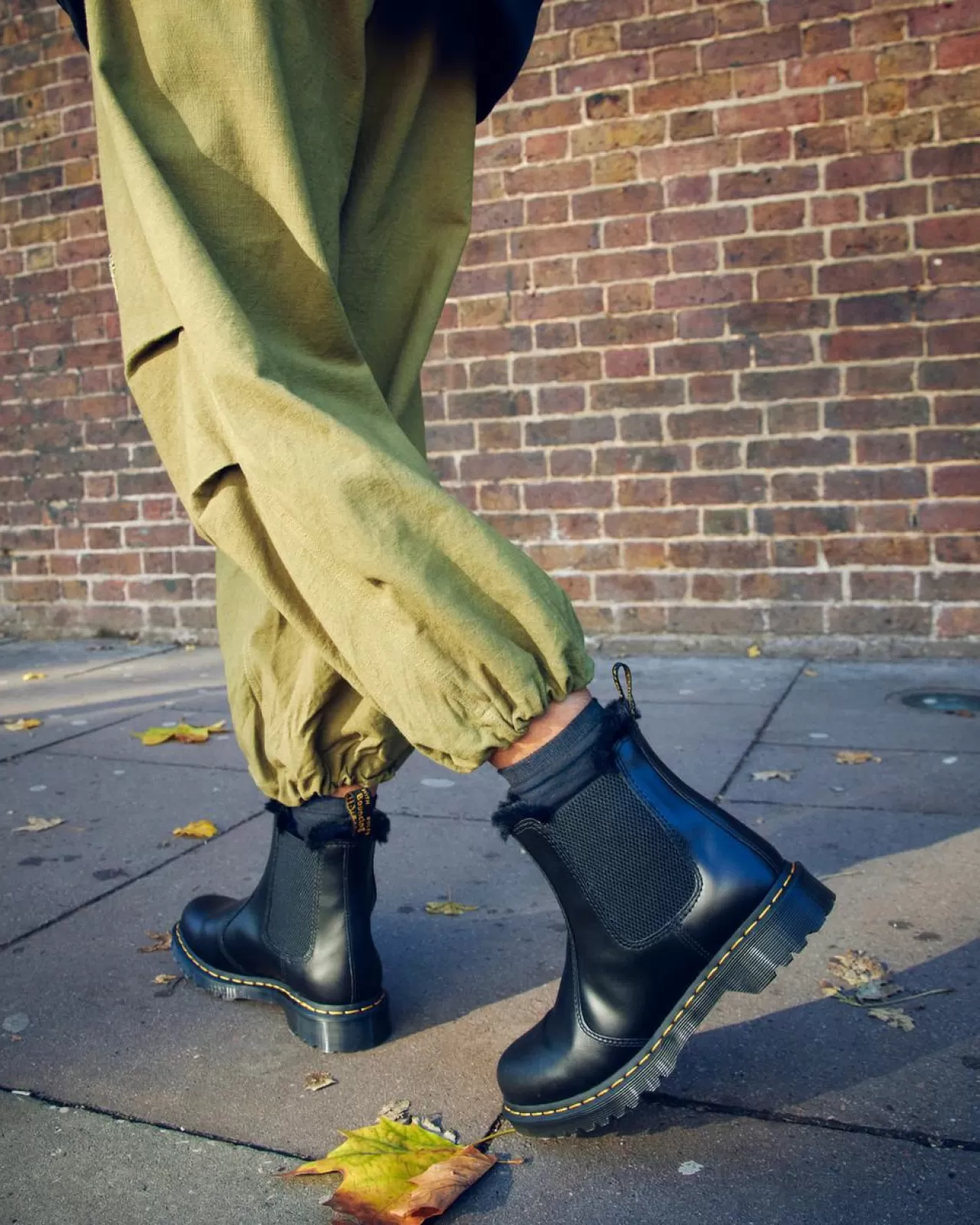 Sale | Originals^Dr. Martens 2976 Leonore Faux Fur Lined Chelsea Boots Dark Grey — Atlas