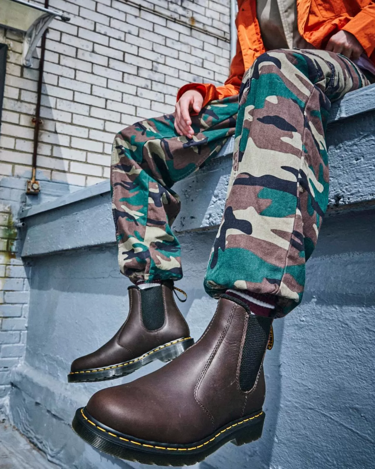 Originals | Winter Boots^Dr. Martens 2976 Warmwair Leather Chelsea Boots Dark Brown — Valor Wp