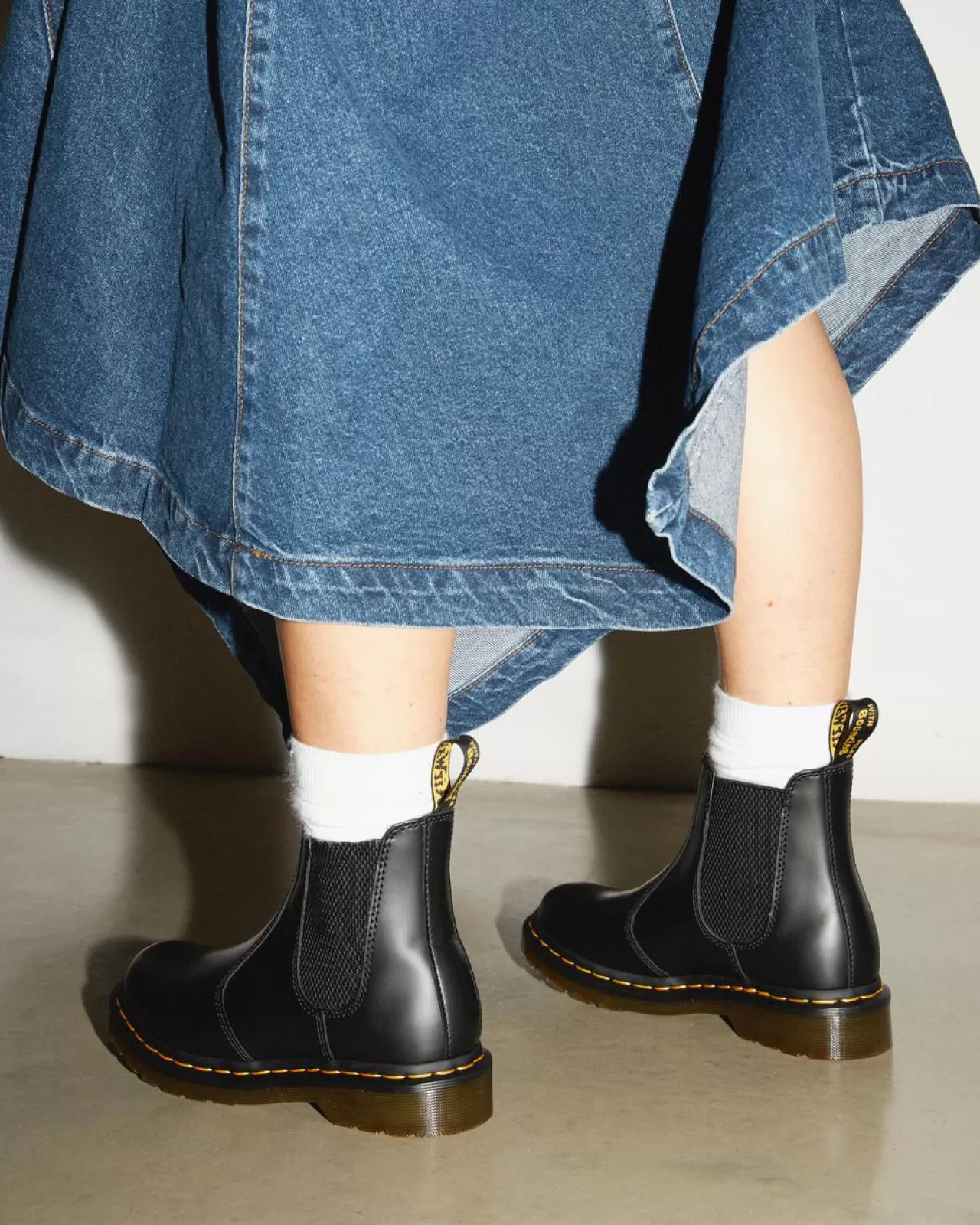 Originals | Chelsea Boots^Dr. Martens 2976 Women's Smooth Leather Chelsea Boots Black — Smooth Leather