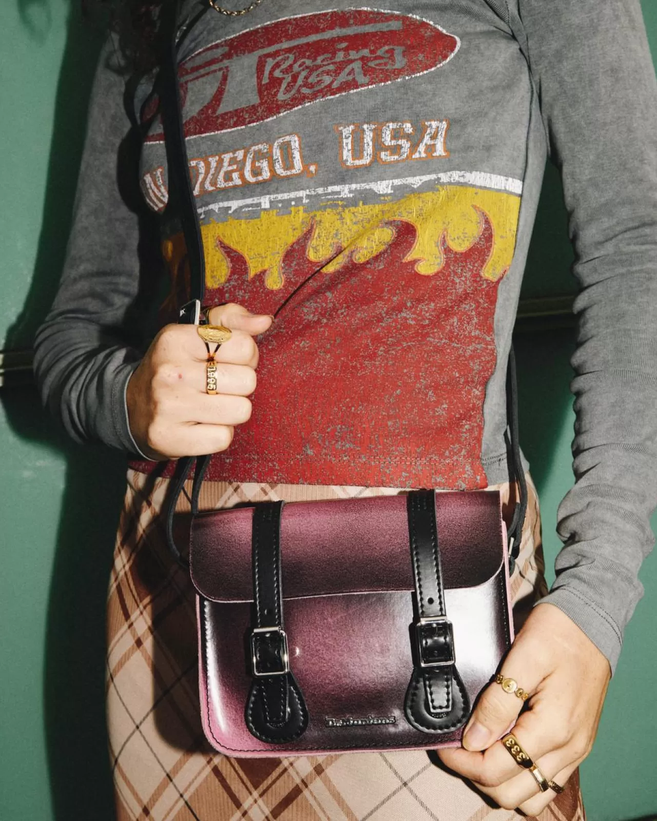 Accessories | Bags^Dr. Martens 7 Inch Distressed Leather Crossbody Bag Black+Fondant Pink — Two Tone Rub Off+Kiev