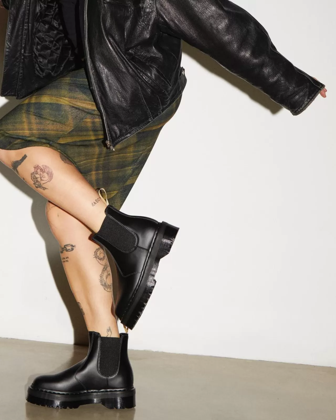 Vegan | Originals^Dr. Martens Vegan 2976 Felix Platform Chelsea Boots Black — Felix Rub Off